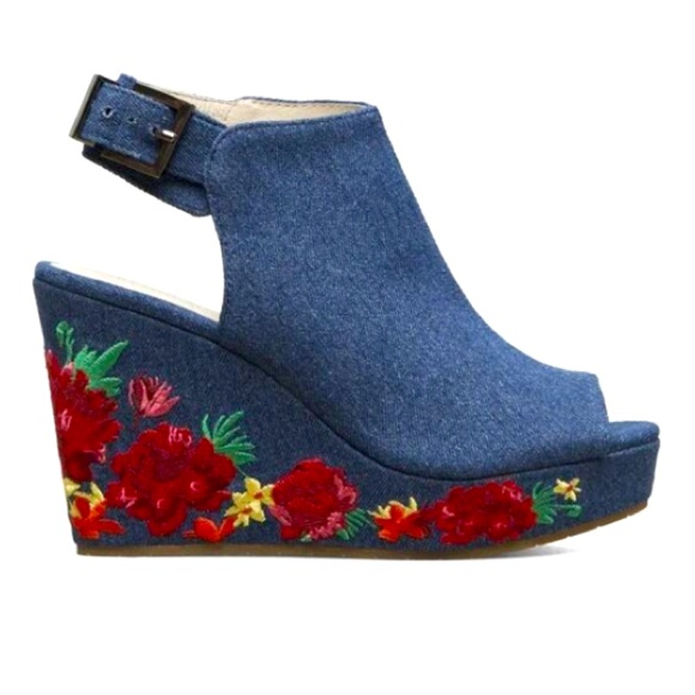 NWOT Kenneth Cole Denim Olani Wedge